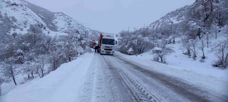 Tunceli-Erzincan karayolu tır geçişlerine kapatıldı
