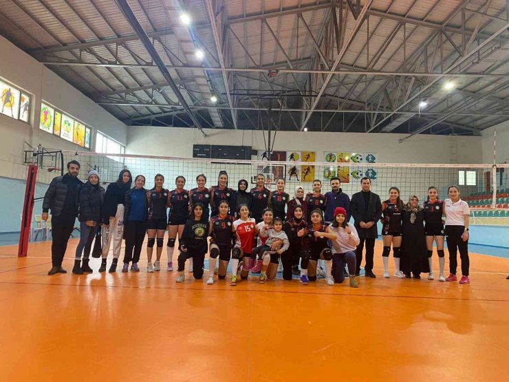 Bağlar Belediyespor kadın voleybol takımı haftayı galibiyetle kapattı