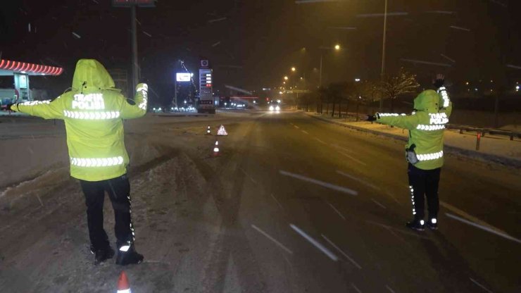 Kırıkkale-Kırşehir kara yolu tır geçişlerine kapatıldı
