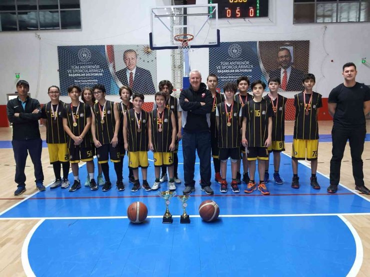 Bozüyük Belediyesi Eğitim ve Spor Kulübü basketbolda il birincisi oldu