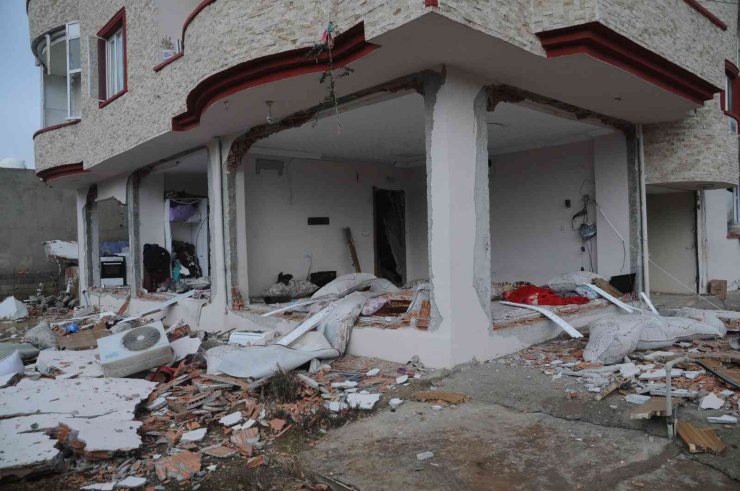 Cizre’de iki katlı evde tüp patladı:3 Yaralı