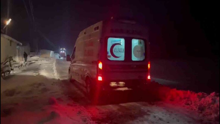 Diyarbakır’da kapalı yolları açan belediye, iki hasta için seferber oldu