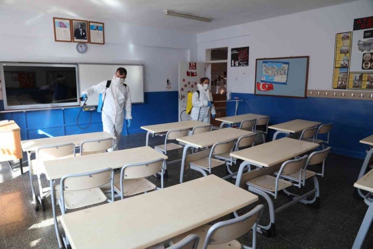 Bayraklı’nın okulları dezenfekte ediliyor
