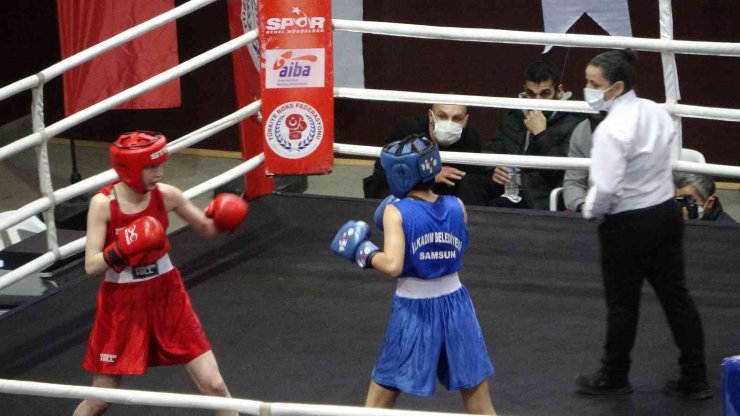 Oral Arslan anısına ringde ilk yumruklar atıldı