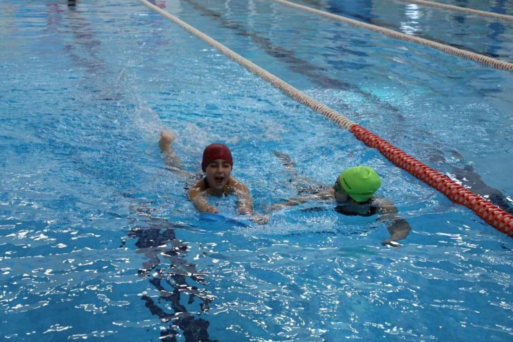 Yenişehir’de belediyesinden astım hastalarına özel yüzme kursu