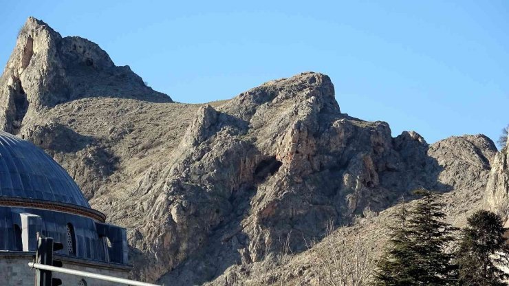 Tesadüfen fark edildi: Tokat Kalesi’nde beliren insan silueti dikkat çekiyor