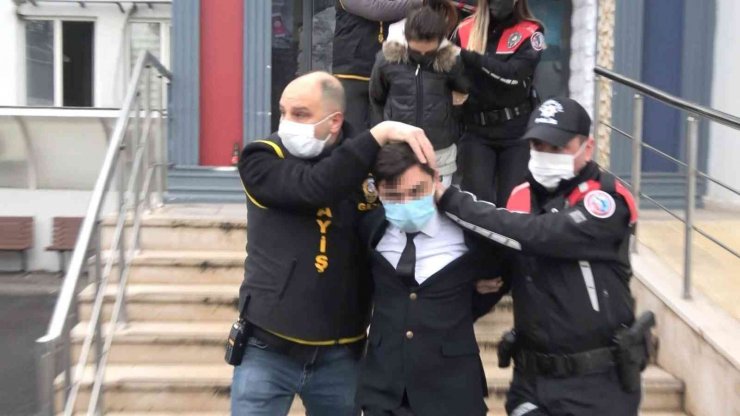 Rehin aldıkları 2 gencin ağzına silah dayayıp kadın elbisesi giydiren çete tutuklandı