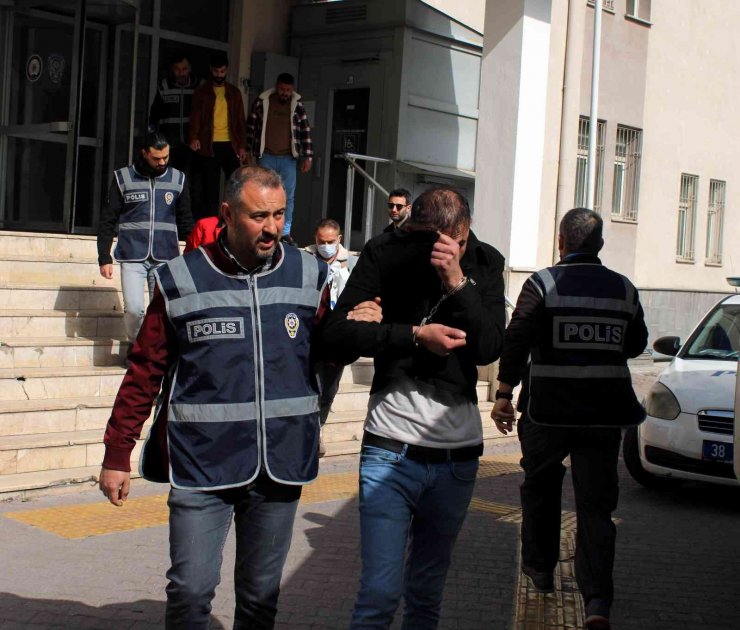 Kayseri’de aranan şahıslara eş zamanlı operasyon
