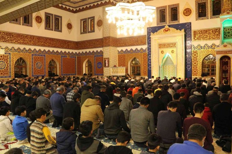 Ağrı’da iki yılın ardından ilk teravih heyecanı