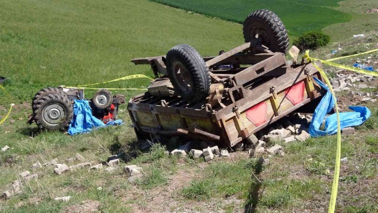 Yozgat’ta beton parke yüklü traktör devrildi: 1 ölü