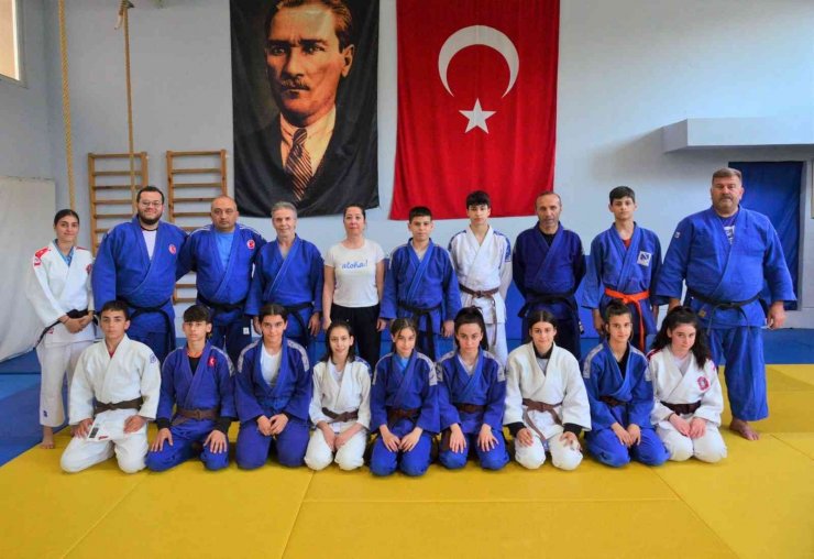 Yunusemreli judocular Kahramanmaraş’ta madalya arayacak