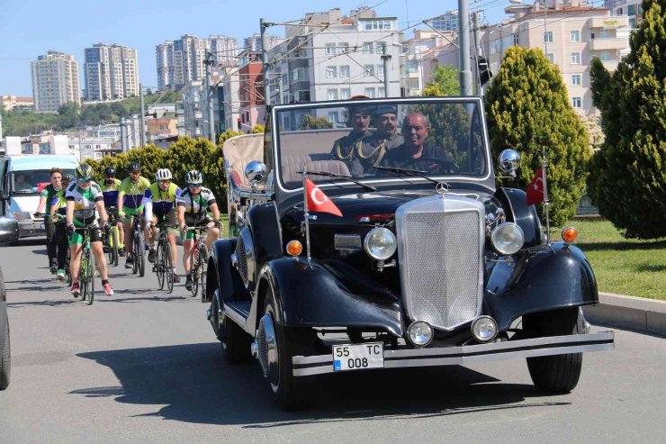 Yunanistan’dan Samsun’a pedallayan bisikletçilere davullu zurnalı karşılama
