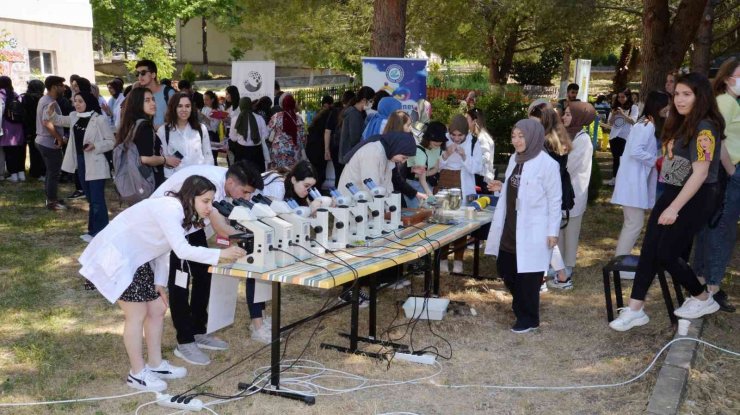 Öğrencilerin projeleri ‘Bilim ve Sanat Şenliği’nde sergileniyor