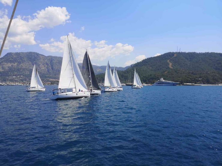 Fethiye’de tekneler Atatürk anısına yarışıyor