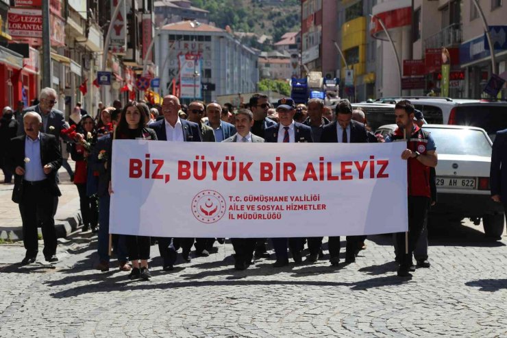 Gümüşhane’de 15-21 Mayıs Aile Haftası dolayısıyla "Biz Büyük Bir Aileyiz" yürüyüşü gerçekleştirildi.