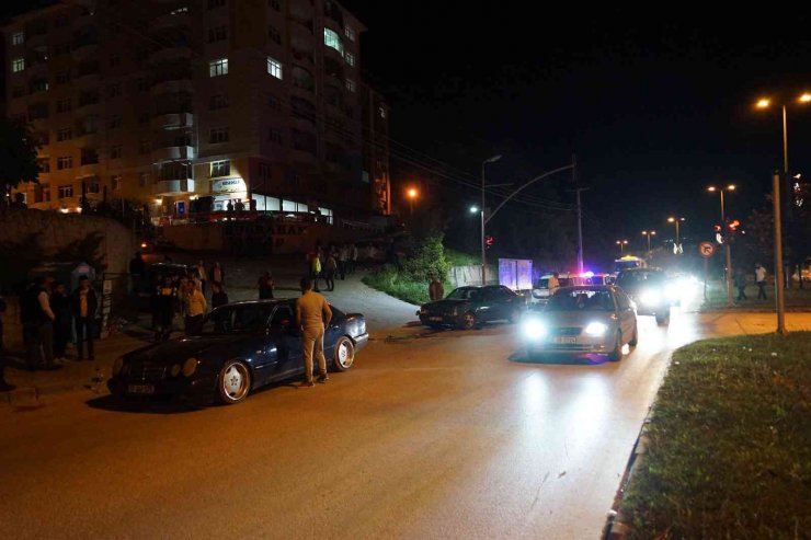 Kastamonu’da kavşakta iki otomobil çarpıştı: 3 yaralı