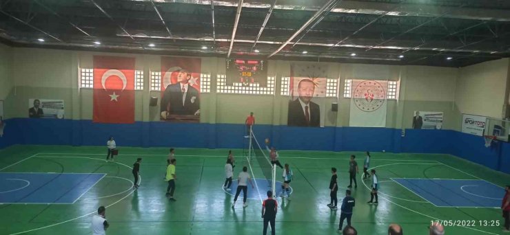 Türkeli’de liseler arası voleybol turnuvası