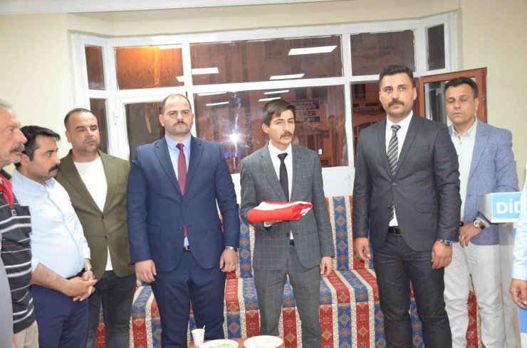 Didim Ülkü Ocakları’nda bayrak değişimi