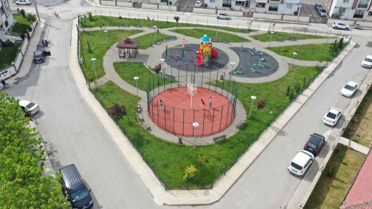 Düzce Belediyesi bir ayda 8 spor parkı yeniledi