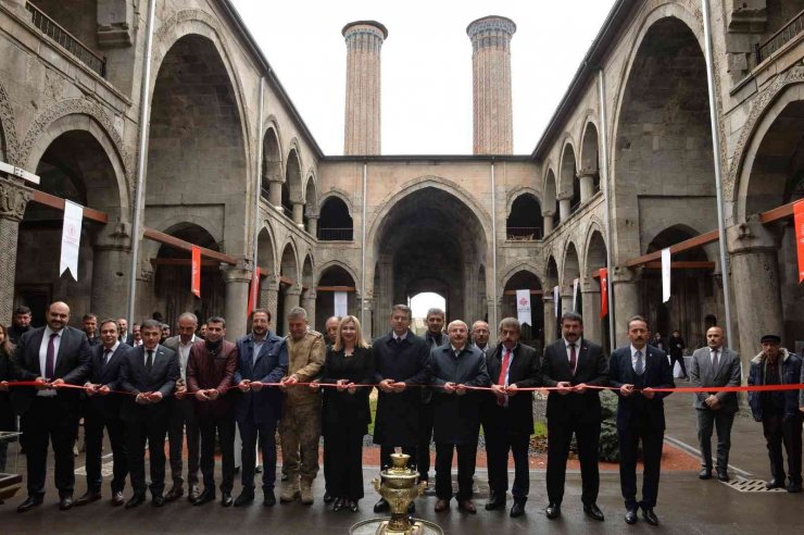 Erzurum’da ‘Oltu Taşı’ sergisi açıldı
