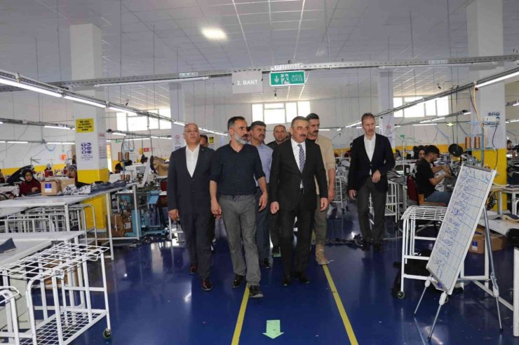 Siirt Valisi Hacıbektaşoğlu, OSB’de yatırımcılarla görüştü