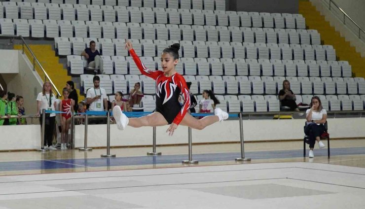 Aerobik Cimnastik CimnastLig 1. hafta müsabakaları Manisa’da yapıldı