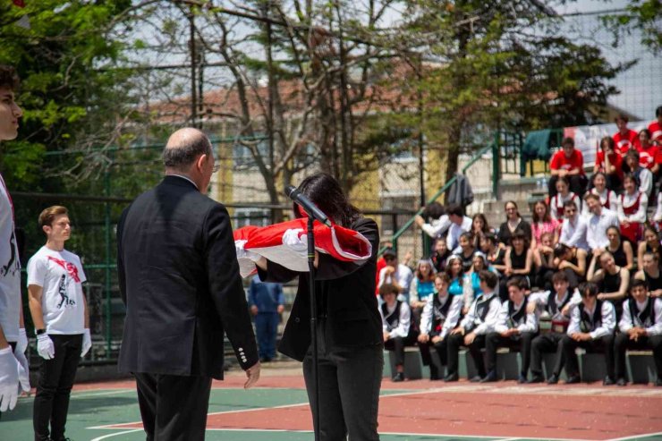 Anıtkabir’de dalgalanan Türk bayrağı lisede sergilenecek