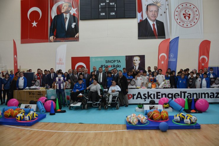 Sinop’ta özel eğitim okullarına spor malzemesi verildi