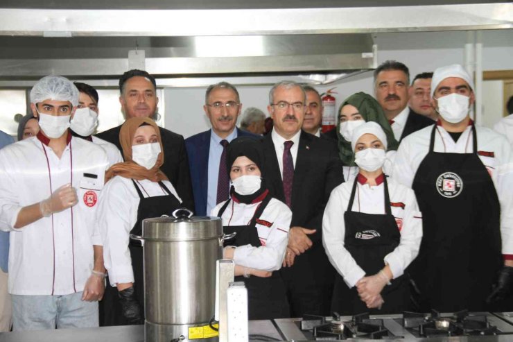 Fırat Üniversitesi’nde aşçılık mutfağı açıldı