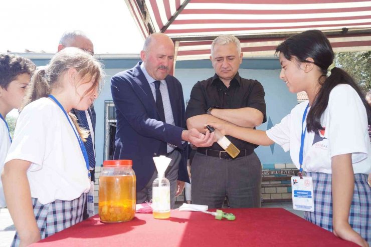 Başkan Ertürk, Gencelli’de Bilim Fuarı’na katıldı
