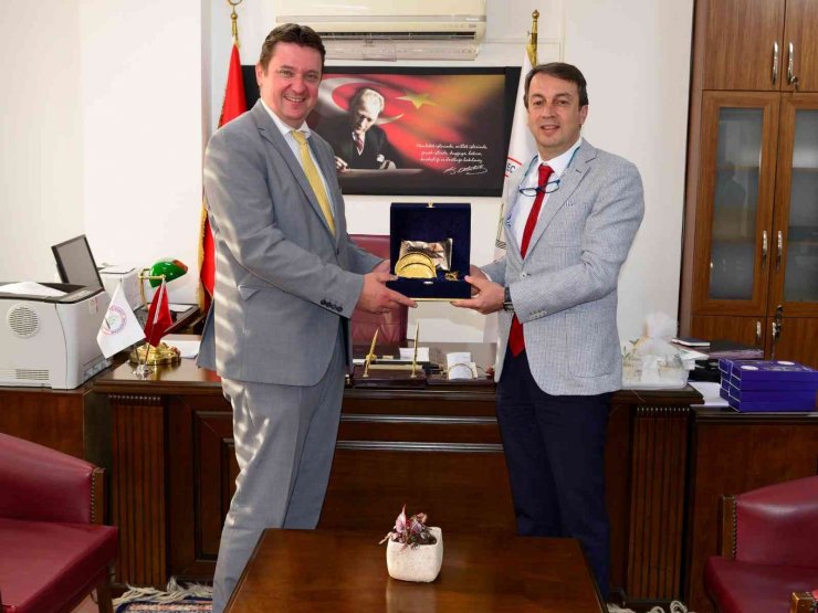 Castrop Rauxel Belediye Başkanı ve Heyetinden ZBEÜ’ye ziyaret