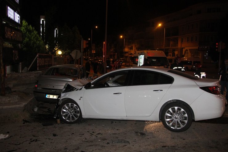 Manisa’da feci kaza: İki otomobilin çarpıştığı kazada 4 kişi öldü, 2 kişi ağır yaralandı
