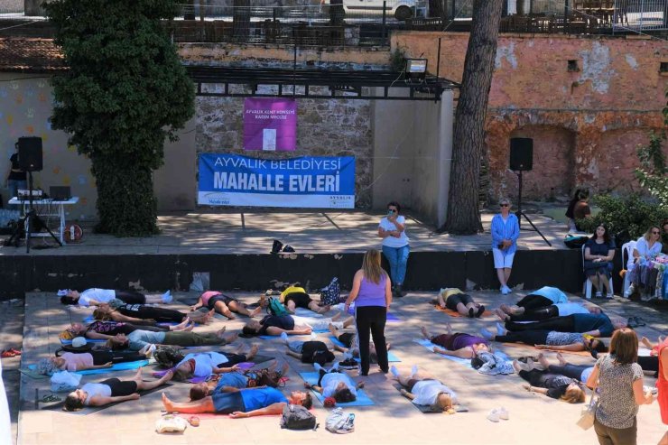 Ayvalıklı kadınlar Dünya Yoga Günü’nde buluştu