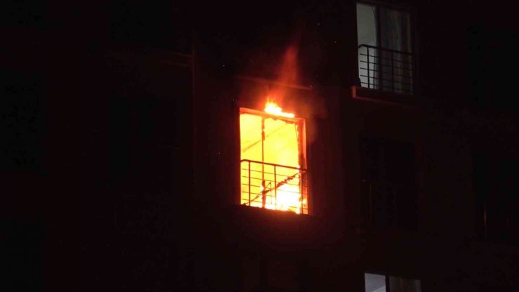 Kırıkkale’de korkutan yangın: Mahsur kalan vatandaş camdan atladı