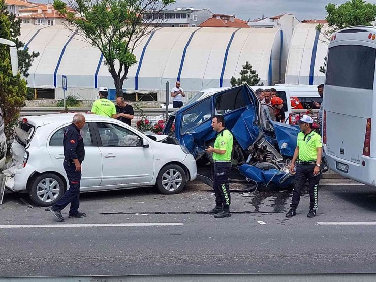 Kütahya’da zincirleme trafik kazası: 3 yaralı