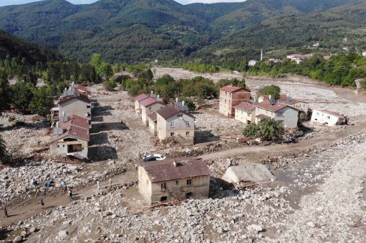 Ayancık’ta sel teyakkuzu: 3 köy boşaltıldı , 25 kişi yurda yerleştirildi