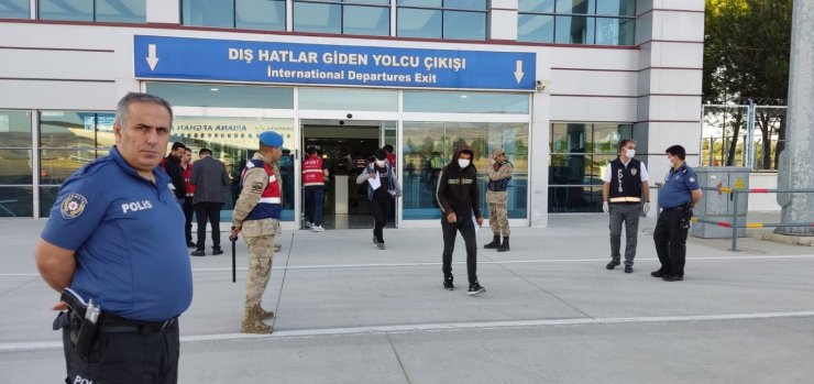 Yabancı uyruklu 107 göçmen, Malatya’dan sınır dışı edildi