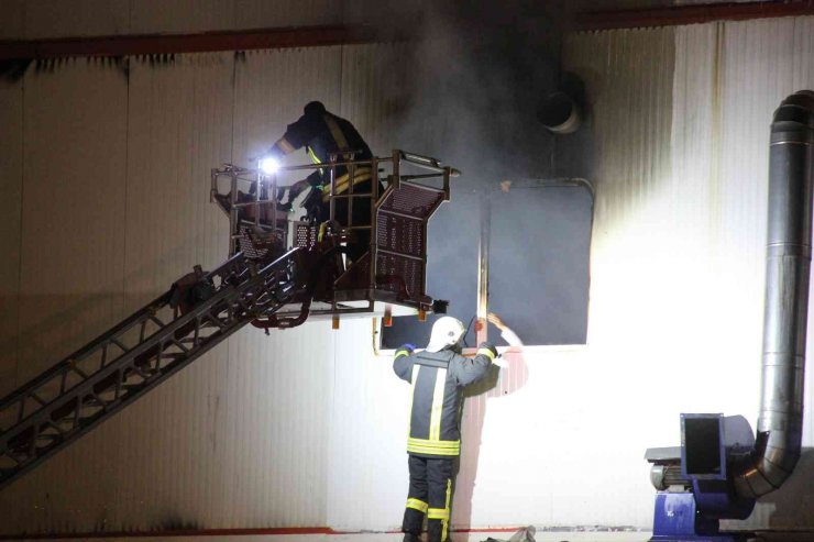 Karaman’da bisküvi fabrikasında yangın çıktı, 10 işçi dumandan etkilendi