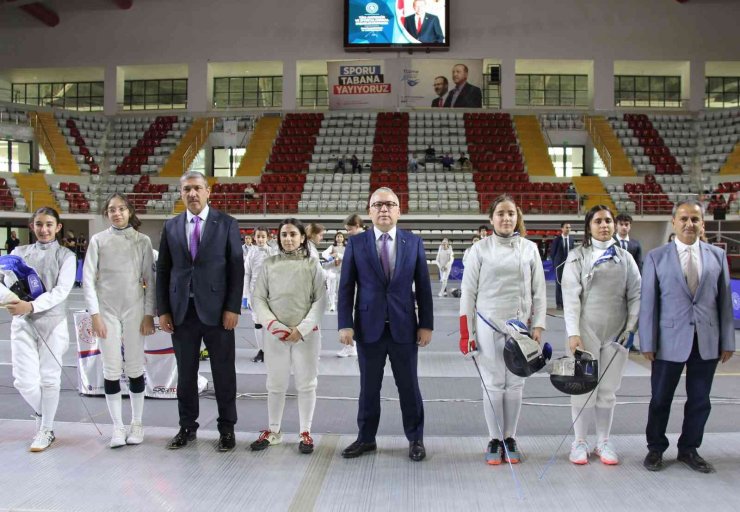 Türkiye Eskrim Şampiyonası’nın açılış seremonisi yapıldı