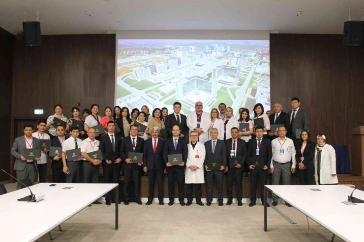 Özbekistan’dan gelen başhekimler Ankara Şehir Hastanesi’nde eğitim aldı