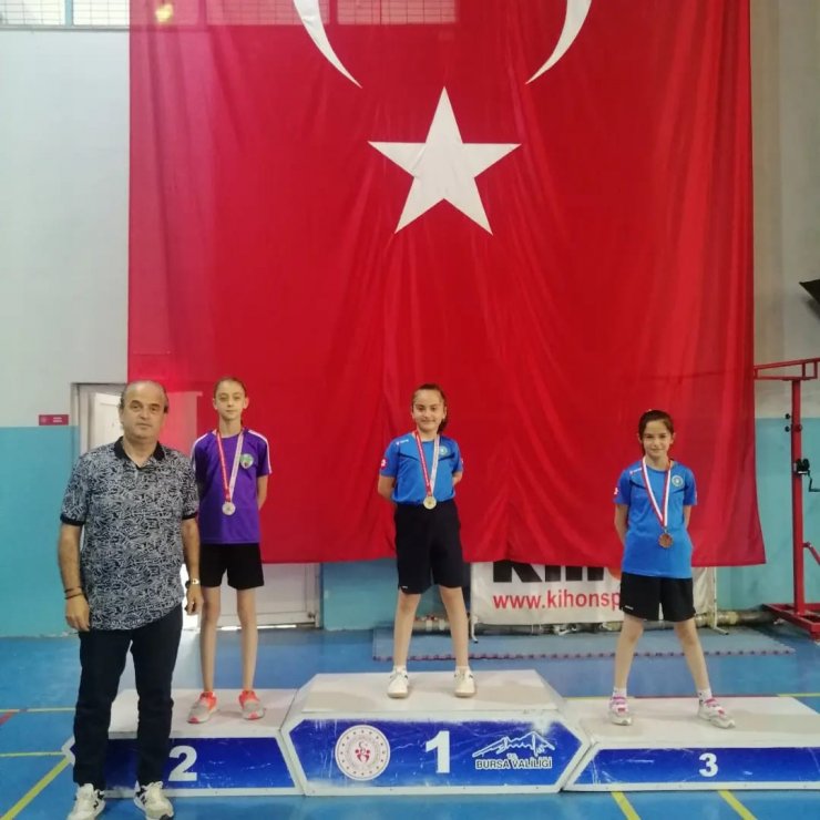 Bursa Büyükşehir Belediyesporlu raketler madalya ve kupaları topladı