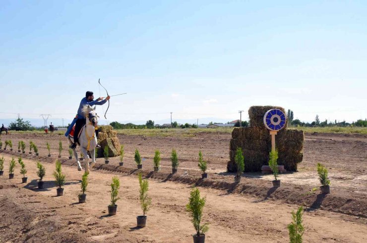 Atlı Okçuluk Doğu Grubu çeyrek final müsabakaları Akşehir’de başladı
