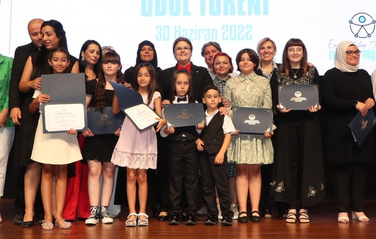 Yusuf Çınar, şiir yarışmasında Türkiye 3’üncüsü oldu