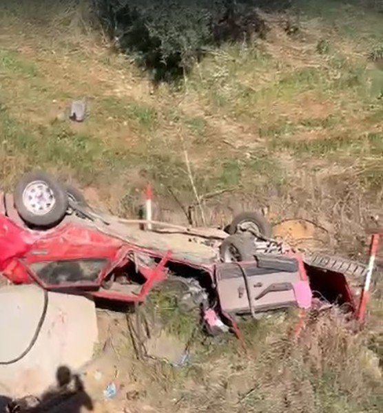 İzmir’de şarampole devrilen otomobilin sürücüsü hayatını kaybetti