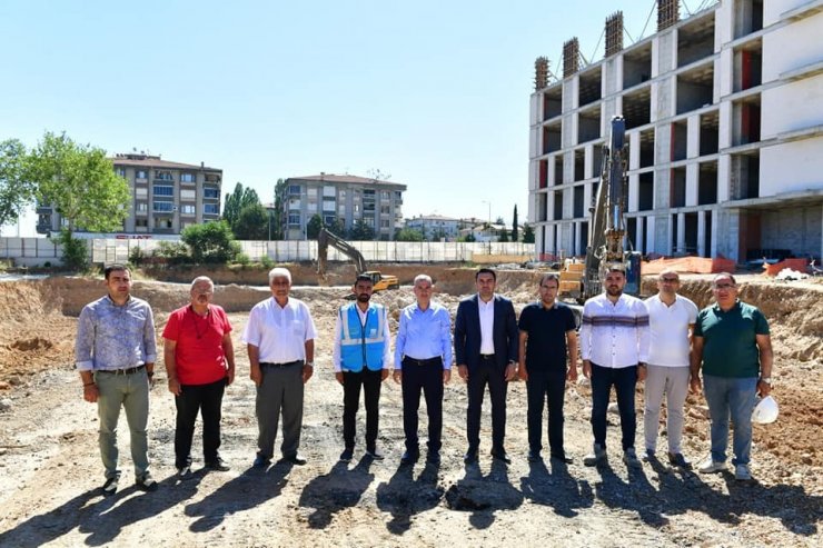 Yeşilyurt Belediyesi’nin yeni hizmet binası inşaatı sürüyor