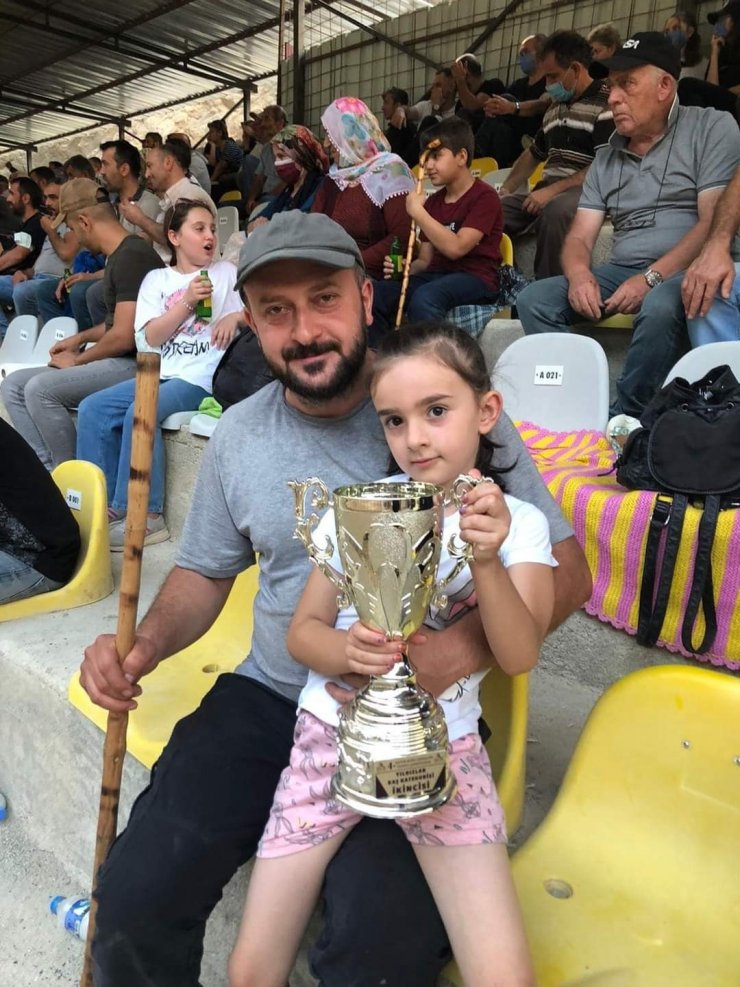 Minik İlkay park edilmeye çalışılan kamyonetin altında can verdi