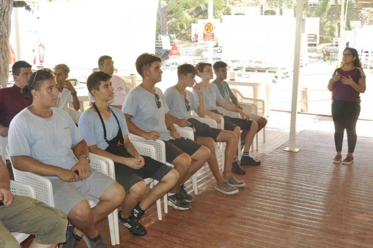 Büyük Samanlık Plajı’nda Mavi Bayrak ‘Çevre Eğitimi’ verildi