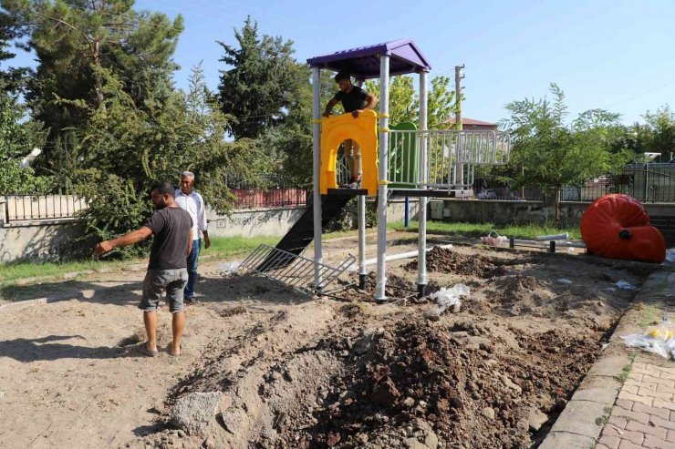 Kahta’daki parklar yenileniyor