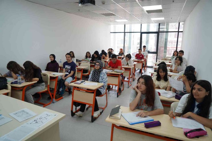 Gençlik Merkezi’nde YKS’ye hazırlanan 117 öğrenci üniversiteye yerleşti