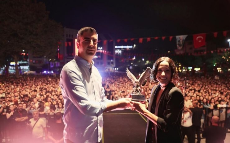 Kartal’da 30 Ağustos coşkusu Zeynep Bastık konseri ile devam etti